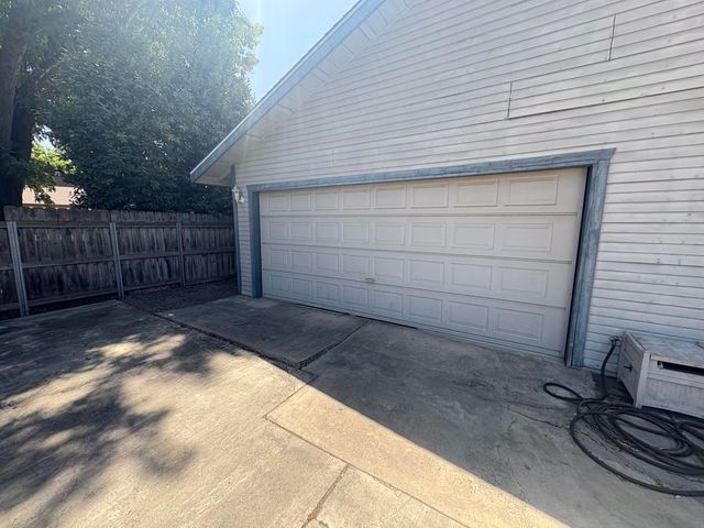 844 S Linwood Street, Visalia, CA 93277