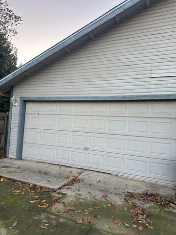 844 S Linwood Street, Visalia, CA 93277