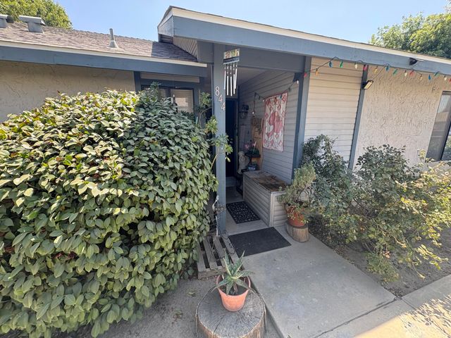 844 S Linwood Street, Visalia, CA 93277