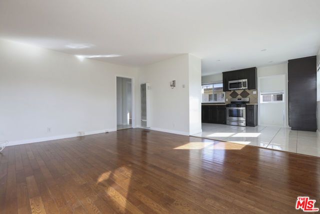 8324 BARNSLEY Avenue, Westchester (los Angeles), CA 90045