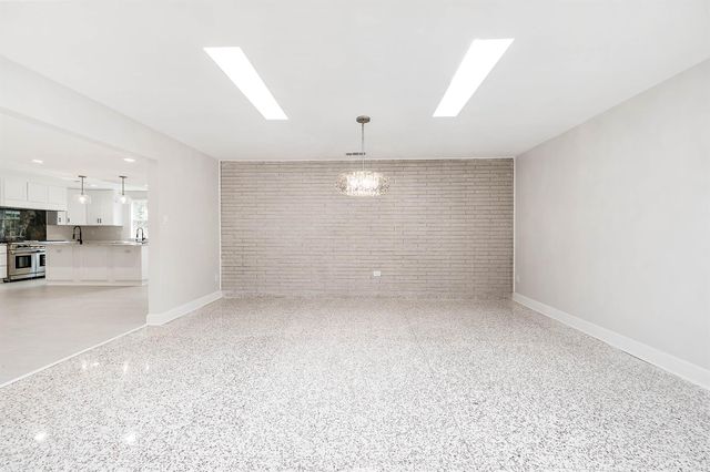 5702 Bayou Glen Road, Houston, TX 77057