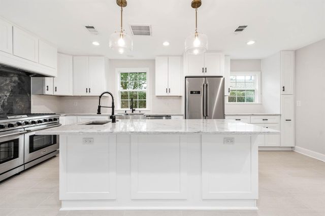 5702 Bayou Glen Road, Houston, TX 77057