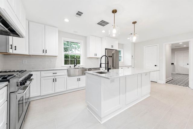 5702 Bayou Glen Road, Houston, TX 77057