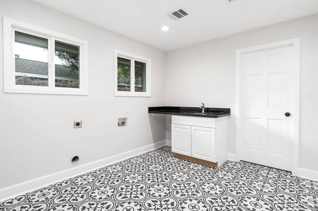 5702 Bayou Glen Road, Houston, TX 77057