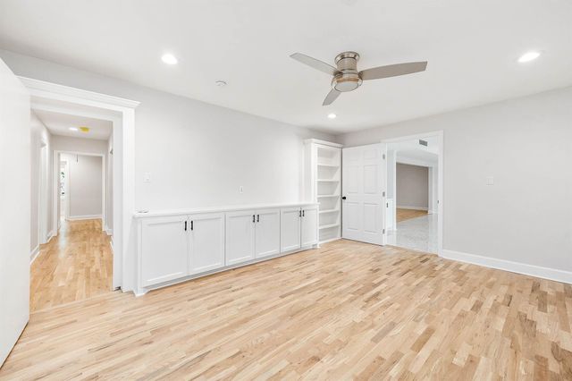 5702 Bayou Glen Road, Houston, TX 77057