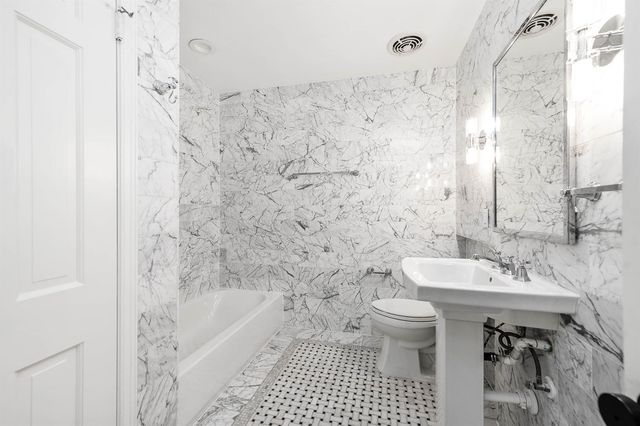 5702 Bayou Glen Road, Houston, TX 77057
