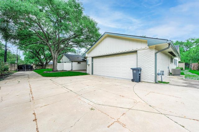 5702 Bayou Glen Road, Houston, TX 77057