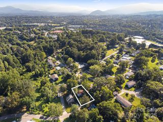 1040 W Chapel Road, Asheville, NC 28803