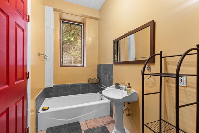 1650 Indian Creek Road, Thorn Hill, TN 37881