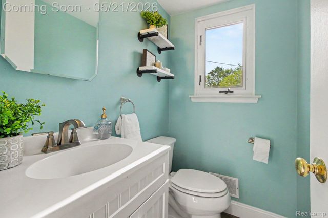 229 N Hanlon Street, Westland, MI 48185