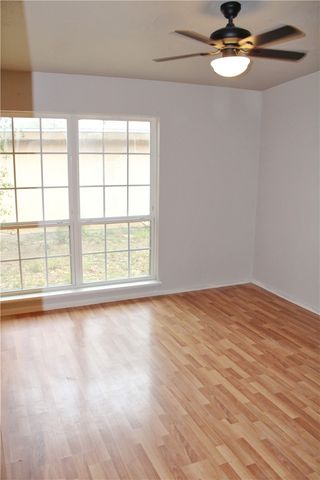 722 Santa Anita Dr, Kingsville, TX 78363