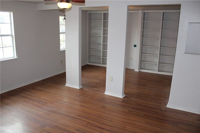 722 Santa Anita Dr, Kingsville, TX 78363