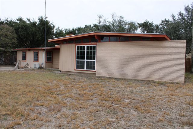 722 Santa Anita Dr, Kingsville, TX 78363