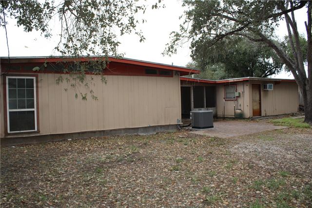 722 Santa Anita Dr, Kingsville, TX 78363