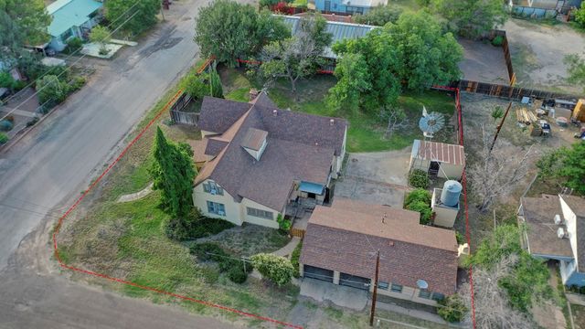 702 N 2nd St, Alpine, TX 79830