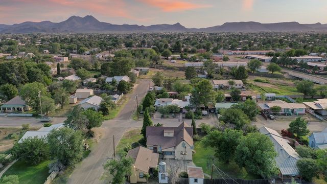 702 N 2nd St, Alpine, TX 79830