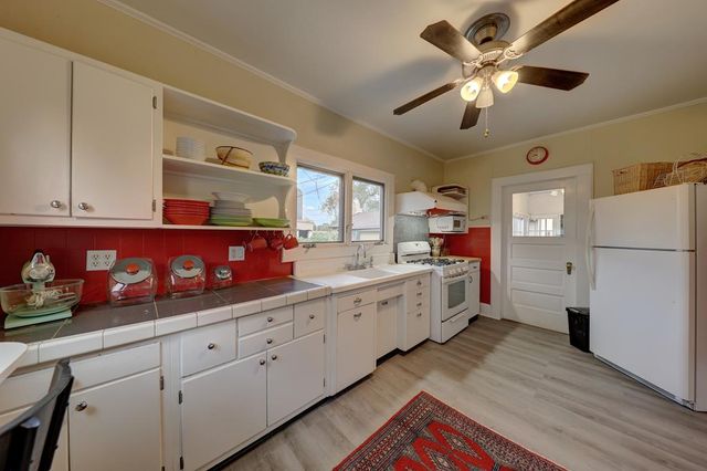 702 N 2nd St, Alpine, TX 79830