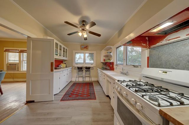 702 N 2nd St, Alpine, TX 79830