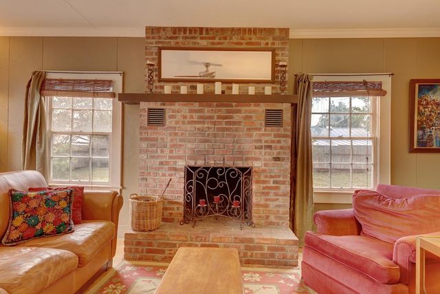 702 N 2nd St, Alpine, TX 79830