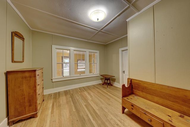 702 N 2nd St, Alpine, TX 79830