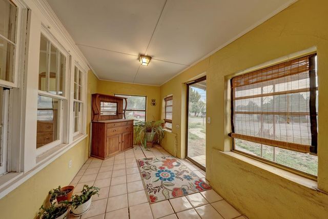 702 N 2nd St, Alpine, TX 79830