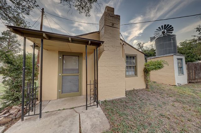 702 N 2nd St, Alpine, TX 79830