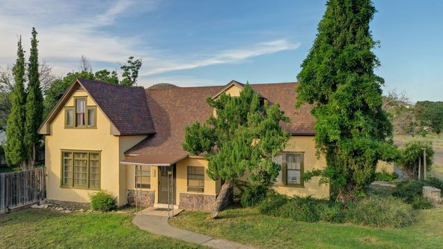 702 N 2nd St, Alpine, TX 79830