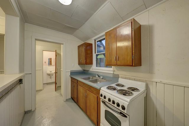 702 N 2nd St, Alpine, TX 79830