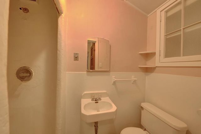 702 N 2nd St, Alpine, TX 79830