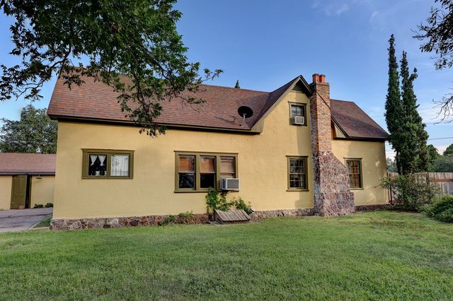 702 N 2nd St, Alpine, TX 79830