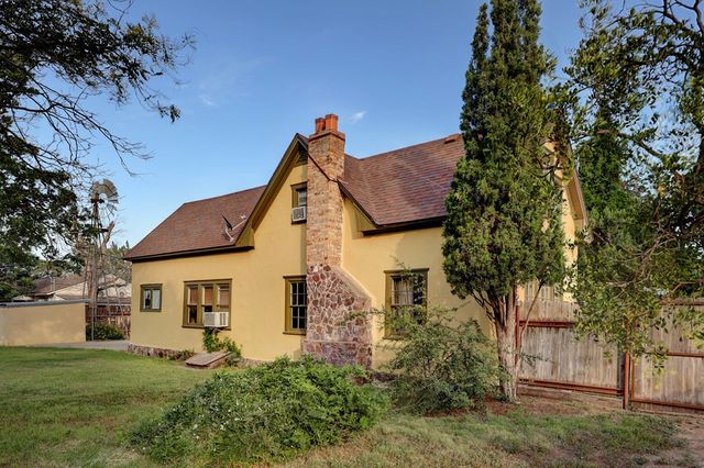 702 N 2nd St, Alpine, TX 79830