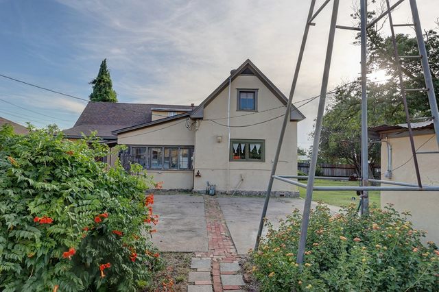 702 N 2nd St, Alpine, TX 79830