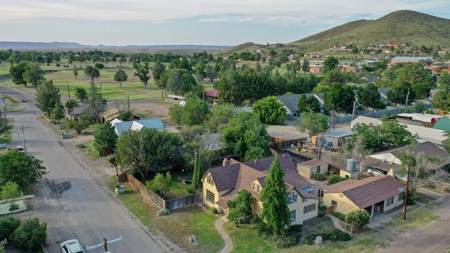 702 N 2nd St, Alpine, TX 79830