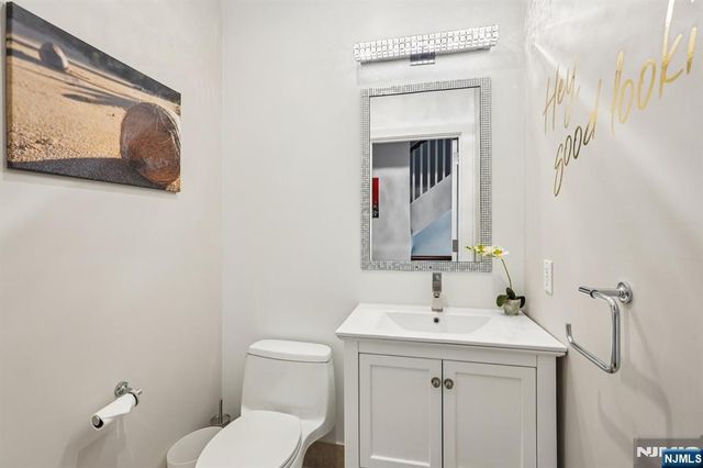 25 Vela Way, Edgewater, NJ 07020