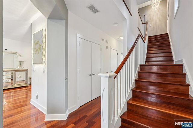 25 Vela Way, Edgewater, NJ 07020