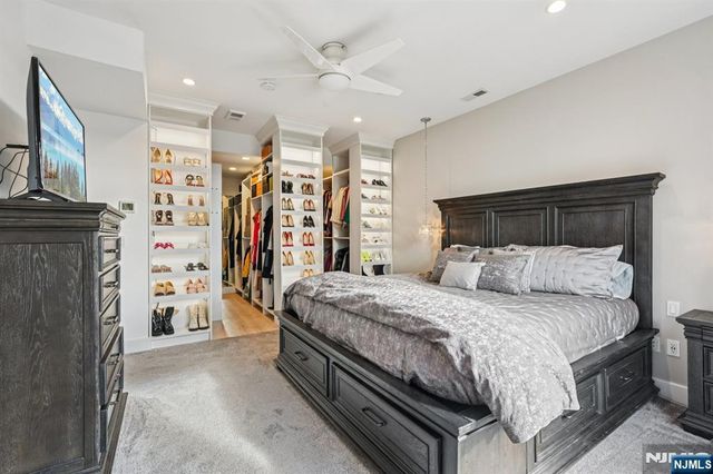 25 Vela Way, Edgewater, NJ 07020