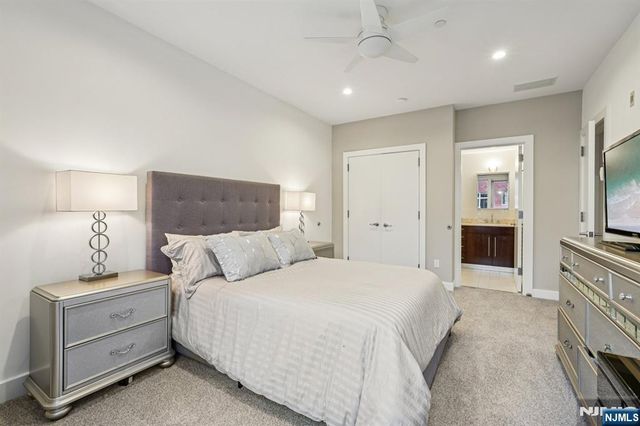 25 Vela Way, Edgewater, NJ 07020