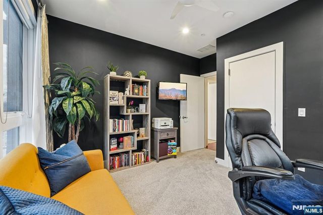 25 Vela Way, Edgewater, NJ 07020