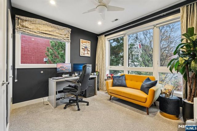 25 Vela Way, Edgewater, NJ 07020