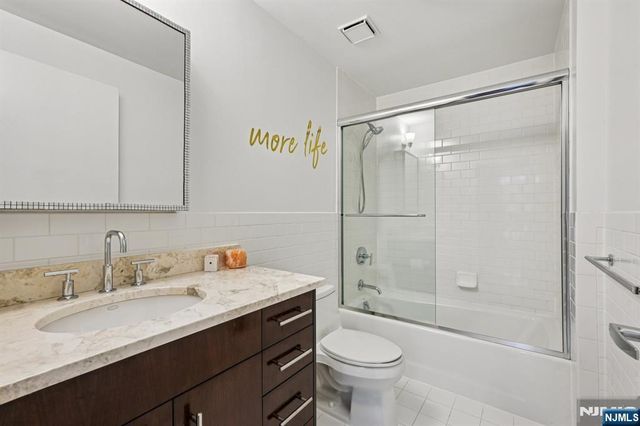 25 Vela Way, Edgewater, NJ 07020