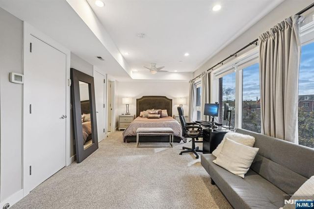 25 Vela Way, Edgewater, NJ 07020