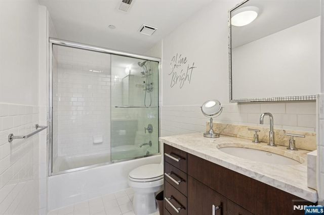 25 Vela Way, Edgewater, NJ 07020