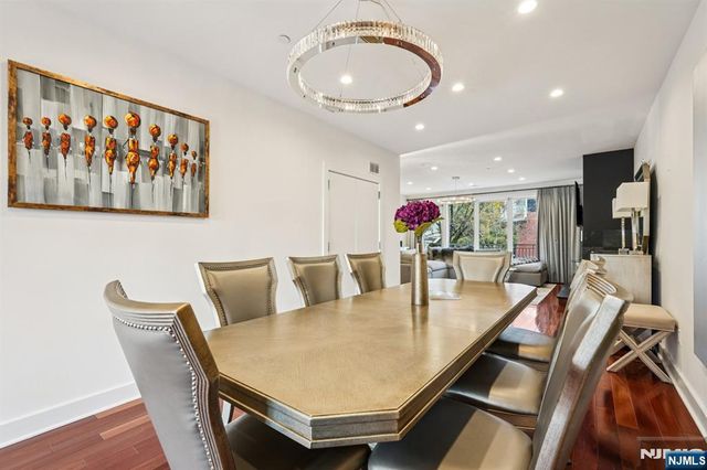 25 Vela Way, Edgewater, NJ 07020