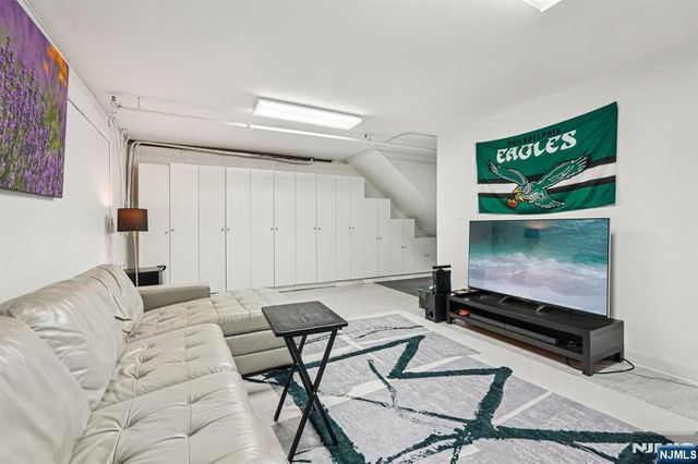 25 Vela Way, Edgewater, NJ 07020