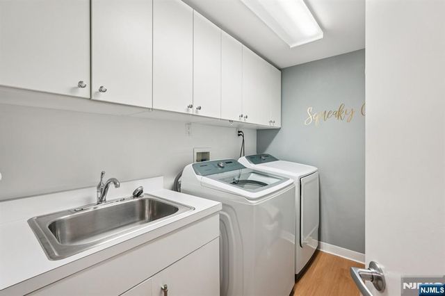 25 Vela Way, Edgewater, NJ 07020