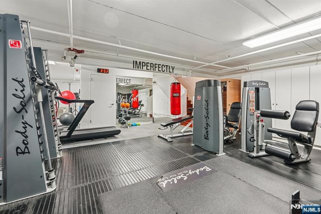 25 Vela Way, Edgewater, NJ 07020