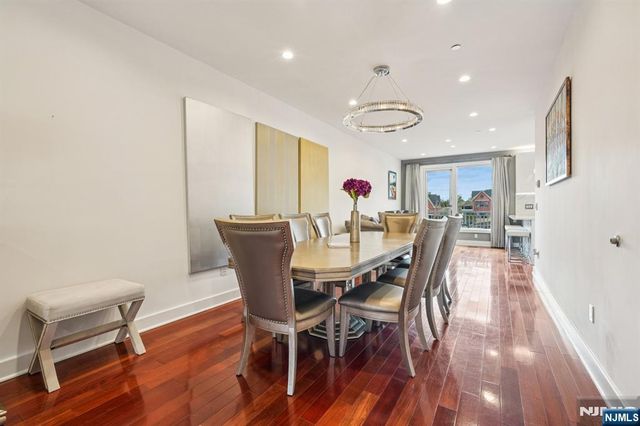 25 Vela Way, Edgewater, NJ 07020