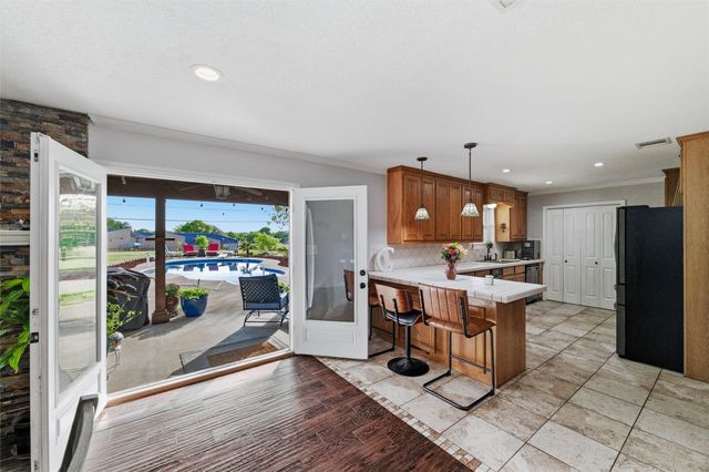 1017 S Nolan River Road, Cleburne, TX 76033