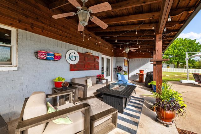 1017 S Nolan River Road, Cleburne, TX 76033