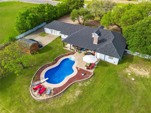 1017 S Nolan River Road, Cleburne, TX 76033